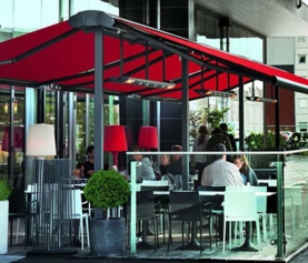 Mejorar la terraza de un restaurante con un toldo Screen